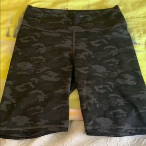 Camo print biker shorts